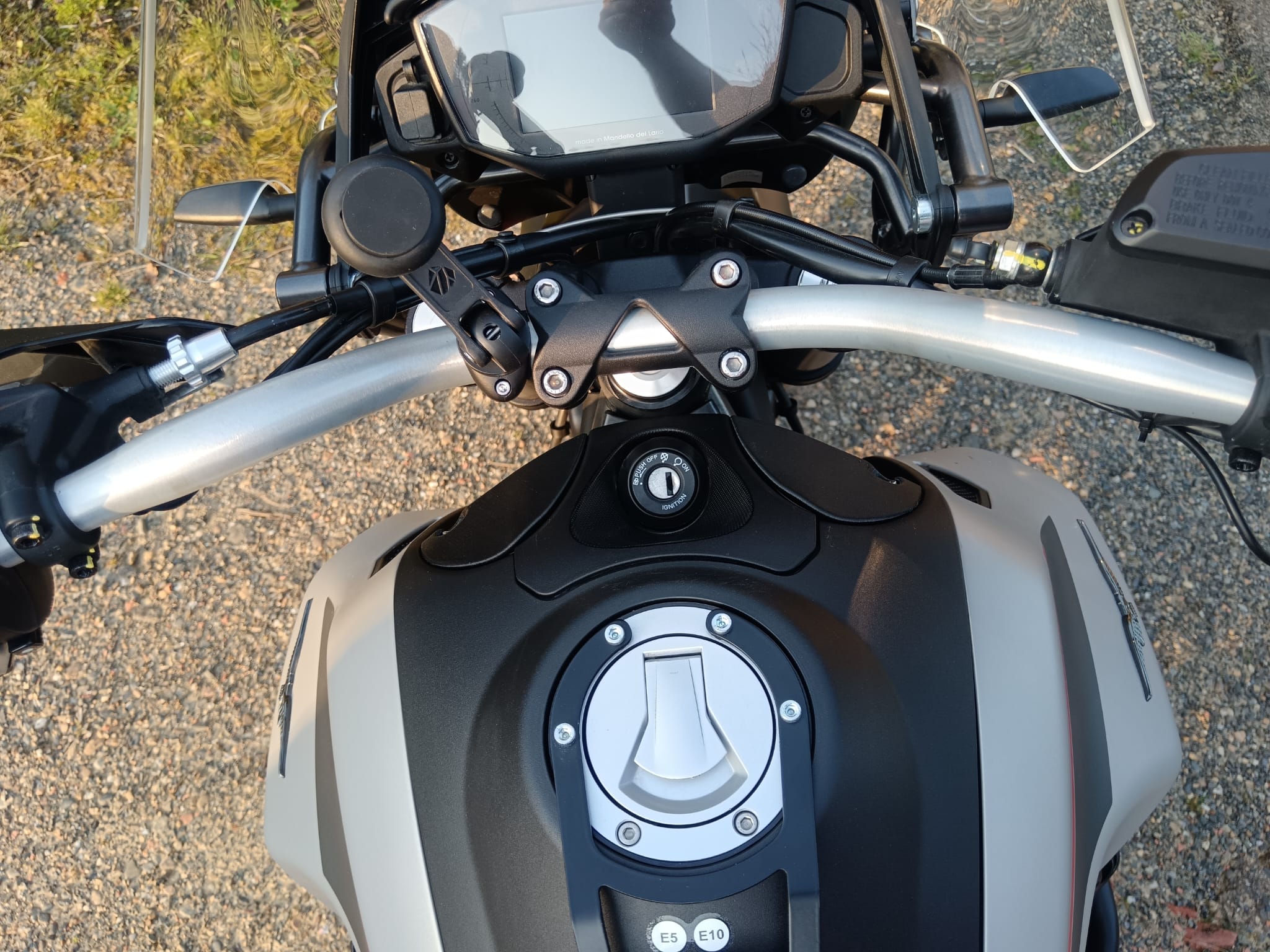 Déflecteur en PETG CF pour Moto Guzzi V85TT - Design et Fabrication par ND Sport Systems